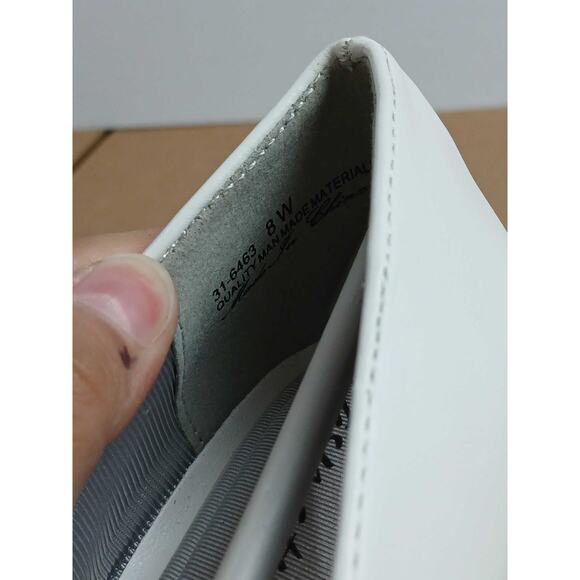 NWT LAMO Easy Street Women's Heel's White Size 8 - Picture 2 of 5